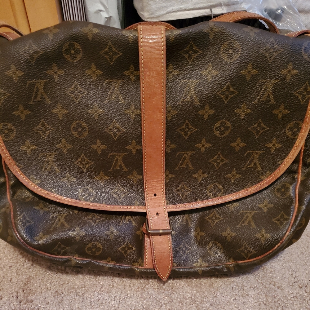 Louis Vuitton Saumur 35
